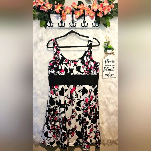 Laura Floral Banded Classic Midi Dress - Picture 2 of 5